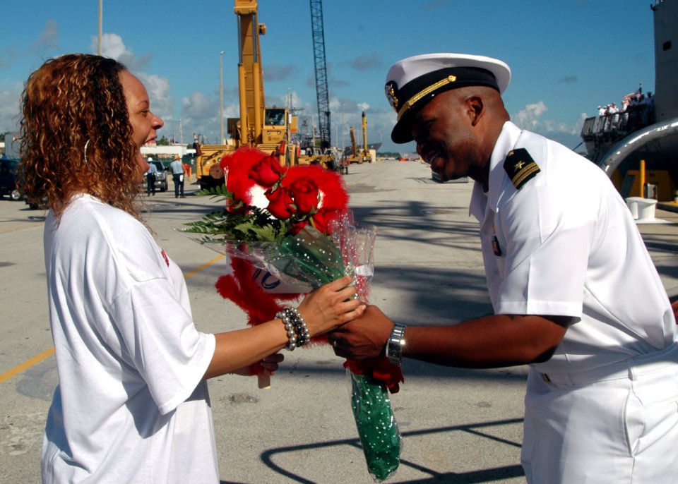 US Navy 070926-N-1522S-007 Lt. Jaiwan Mack presents his wife with flowers before the traditional first kiss at the homecoming of guided-missile frigate USS Samuel B. Roberts (FFG 58)
