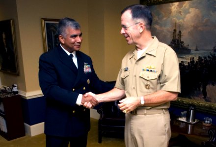 US Navy 070928-N-0696M-109 Chief of Naval Operations (CNO), Adm. Mike Mullen is named an honorary master chief by Master Chief Petty Officer of the Navy (MCPON), Joe R. Campa photo