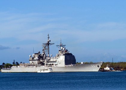 US Navy 070928-N-0995C-007 Guided-missile cruiser USS Chosin (CG 65) returns to Naval Station Pearl Harbor after completing a deployment to the Western Pacific