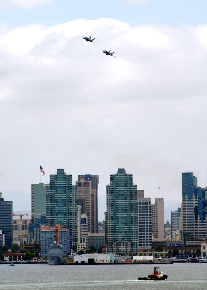 US Navy 070929-N-7981E-254 A pair of F-A-18C Hornets from Naval Air Station North Island fly over San Diego during the city's Sea and Air Parade