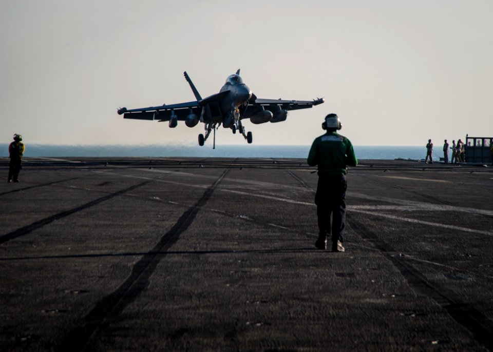 USS Carl Vinson (CVN 70) 141119-N-WD464-142 (15234409514)
