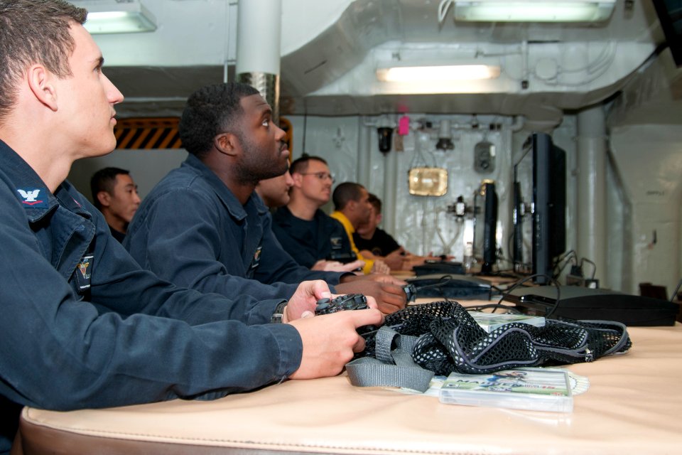 USS Carl Vinson (CVN 70) 141119-N-SY153-017 (15842549962)