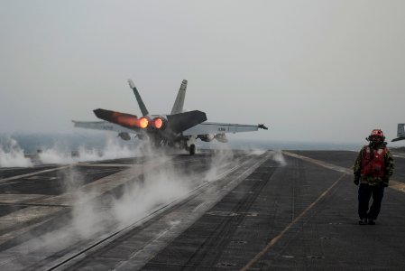 USS Carl Vinson (CVN 70) 150211-N-HD510-186 (15926466213)