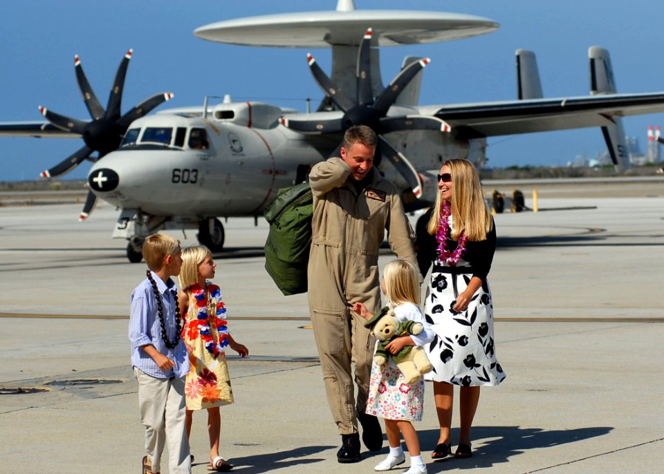 US Navy 070929-N-8607R-127 Lt. Cmdr. Kurt Janke, assigned to the