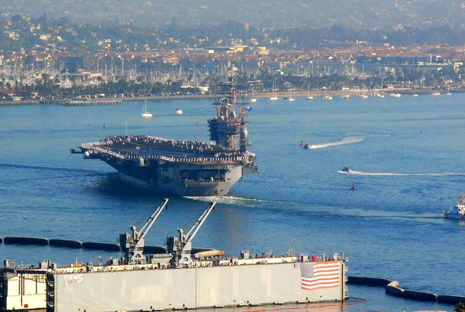 US Navy 070930-N-9760Z-021 Nuclear-powered aircraft carrier USS Nimitz (CVN 68) steams past Point Loma into San Diego Bay