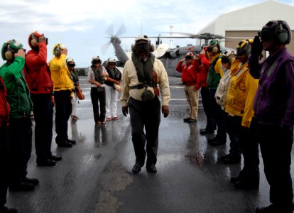 US Navy 070928-N-7088A-018 Guyana's Prime Minister Samuel Hinds is saluted by sideboys as he arrives for a tour of Military Sealift Command hospital ship USNS Comfort (T-AH 20)