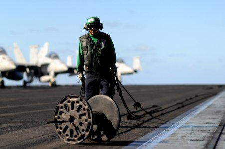 USS Carl Vinson (CVN 70) 141113-N-MW819-032 (15600848657)
