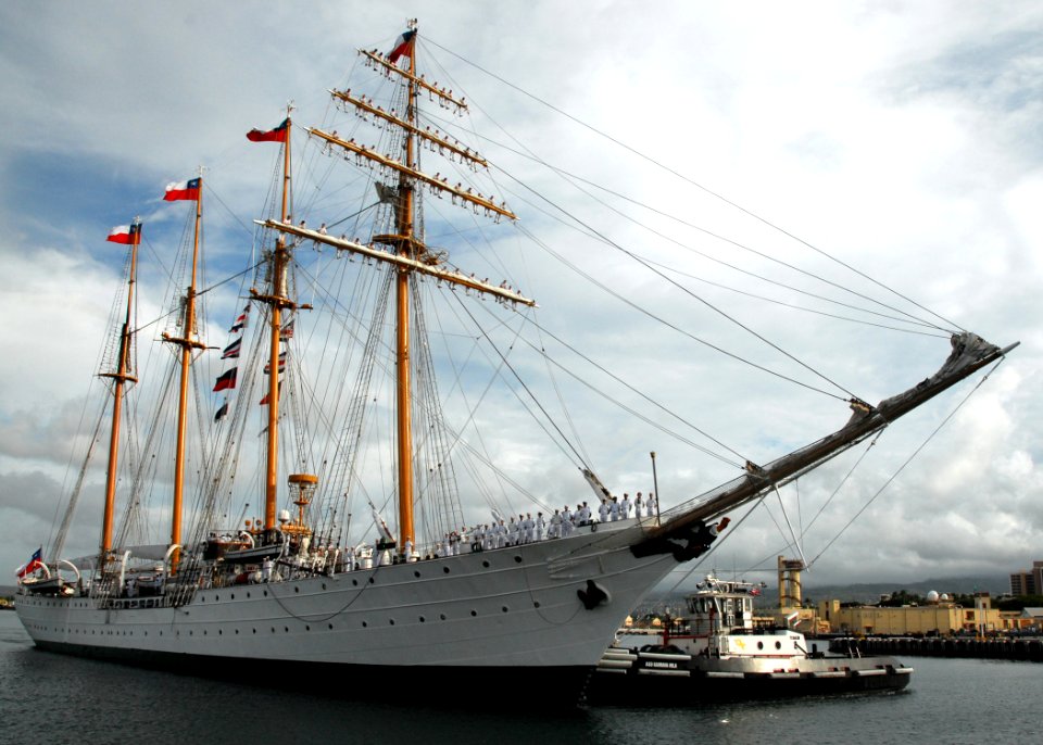 US Navy 071004-N-0879R-004 Chilean tall ship Esmeralda (BE 43) makes her way pierside to Naval Station Pearl Harbor