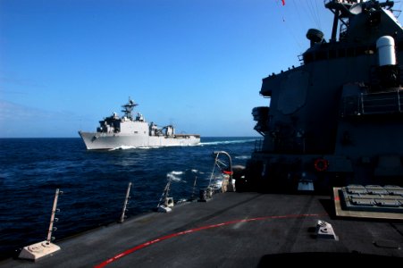 US Navy 071007-N-4014G-050 Dock landing ship USS Carter Hall (LSD 50) approaches guided-missile destroyer USS Porter (DDG 78) during an underway replenishment