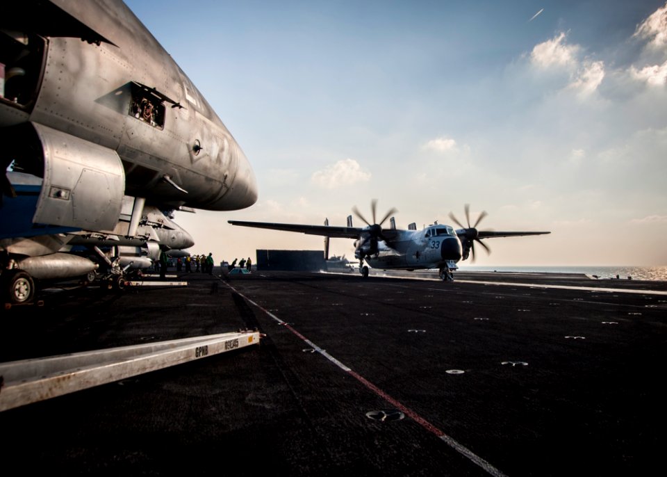 USS Carl Vinson (CVN 70) 141119-N-WD464-101 (15856705045)