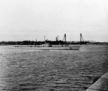 USS Cachalot - 19-N-14689