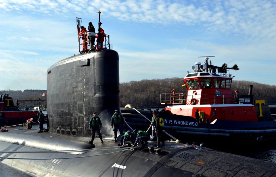 USS California pulls pierside at Naval Submarine Base New London Groton Conn. (6673266541)