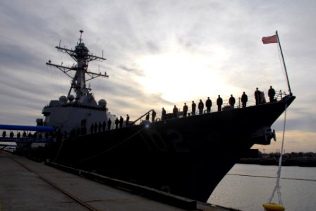 US Navy 071101-N-9909C-002 Sailors man the rails aboard guided-missile destroyer USS Sampson (DDG 102) during a rehearsal for the ship's commissioning ceremony