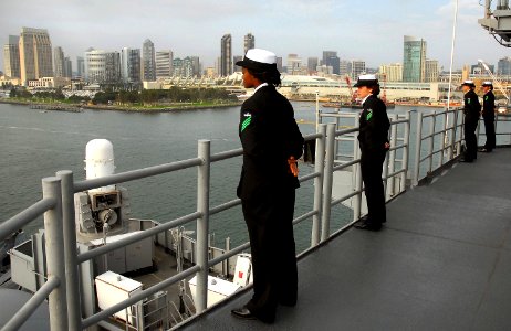 US Navy 071105-N-4774B-288 Sailors man the rails aboard amphibious assault ship USS Tarawa (LHA 1) as she makes her way through Coronado Bay passing downtown San Diego