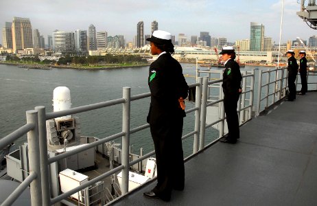 US Navy 071105-N-4774B-288 Sailors man the rails aboard amphibious assault ship USS Tarawa (LHA 1) as she makes her way through Coronado Bay passing downtown San Diego photo