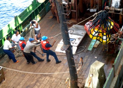 US Navy 071105-N-0000X-009 U.S. Navy Sailors help load lube oil onto Manuvo I prior to it getting underway