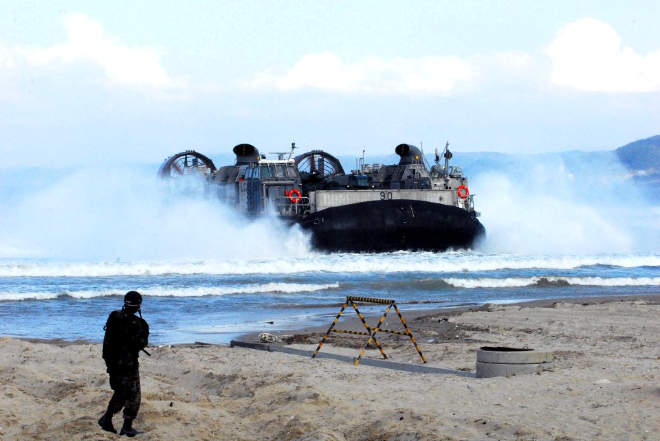 US Navy 071111-N-1778P-077 A landing craft air cushion assigned to Assault Craft Unit (ACU) 5, Detachment Western Pacific, prepares to come ashore
