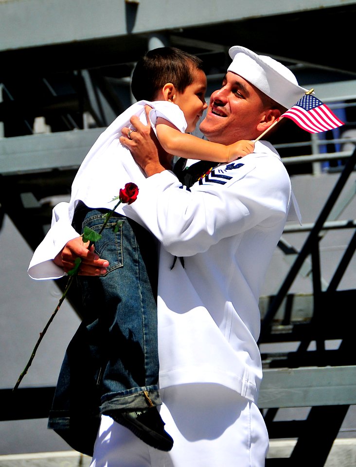 USS Bunker Hill Returns Home DVIDS268784