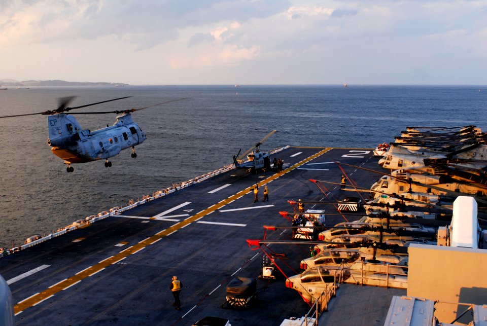 US Navy 071111-N-4010S-171 A CH-46E, assigned to the 31st Marine Expeditionary Unit (MEU) Air Combat Element (ACE), Medium Helicopter Squadron (HMM) 265, departs the amphibious assault ship USS Essex