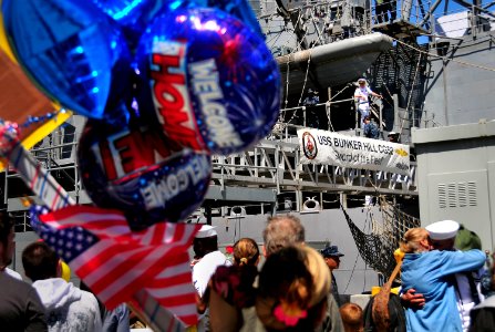 USS Bunker Hill Returns Home DVIDS268783