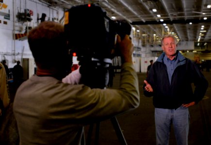 US Navy 071107-N-4133B-162 Paul Ryan, host of