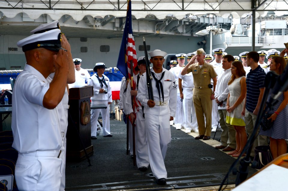 USS Bunker Hill change of command 141003-N-GW918-001