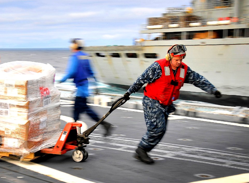 USS Bunker Hill action DVIDS262067