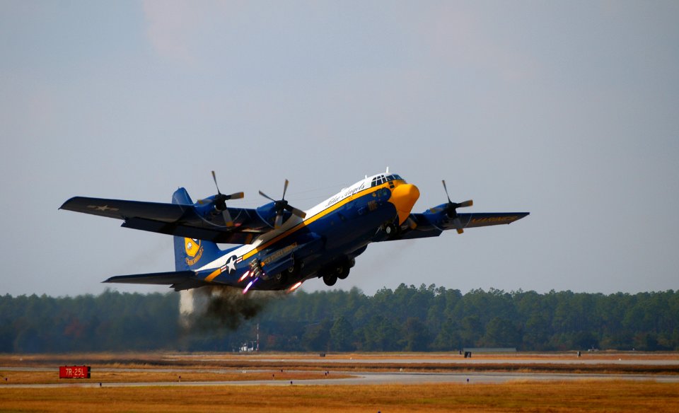 US Navy 071109-N-5328N-888 A C-130 Hercules, affectionately known as
