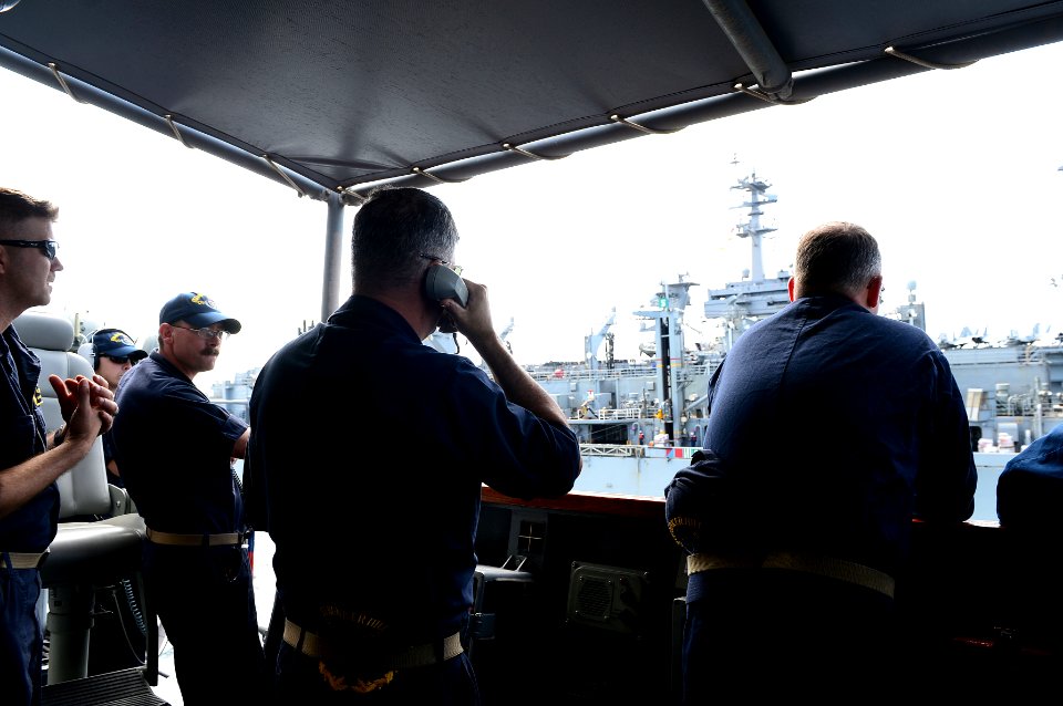 USS Bunker Hill (CG 52) 141105-N-GW918-116 (15785924335)