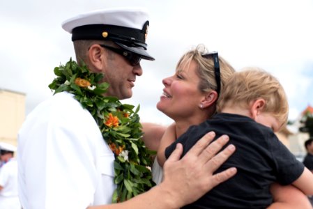 USS Buffalo Returns from deployment in time for Christmas 161223-N-KC128-0094