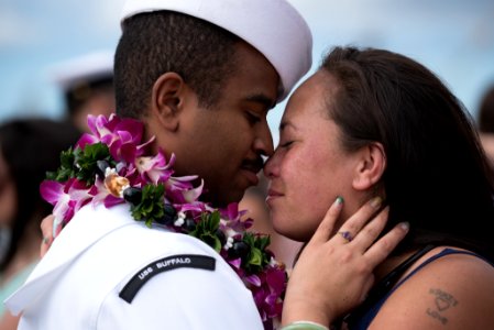 USS Buffalo Returns from deployment in time for Christmas 161223-N-KC128-0316