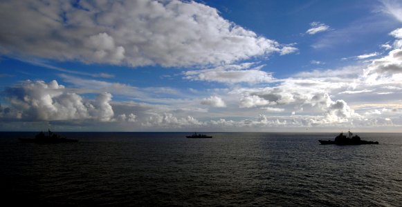 US Navy 071112-N-8923M-153 guided-missile cruiser USS Hue City (CG 66), Canadian frigate HMCS Charlottetown (FFH 339) and guided-missile cruiser USS San Jacinto (CG 56) transit in formation alongside Nimitz-class aircraft carri photo