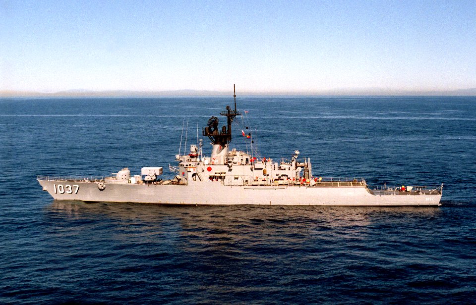 USS Bronstein (FF-1037) underway off the coast of Southern California (USA) on 24 November 1986 (6449827)