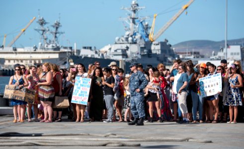 USS Buffalo Returns from deployment in time for Christmas 161223-N-KC128-0224
