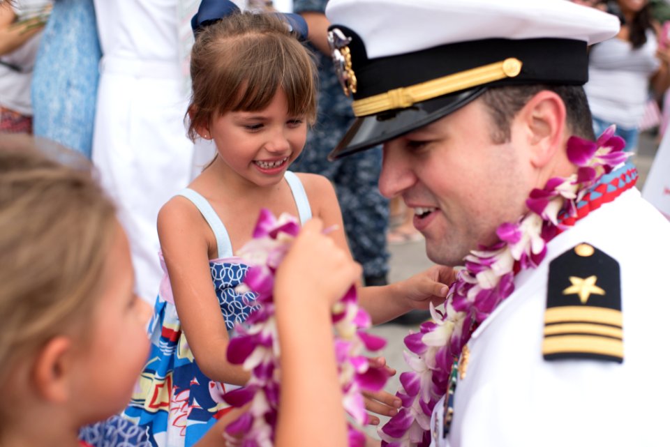 USS Buffalo Returns from deployment in time for Christmas 161223-N-KC128-0125