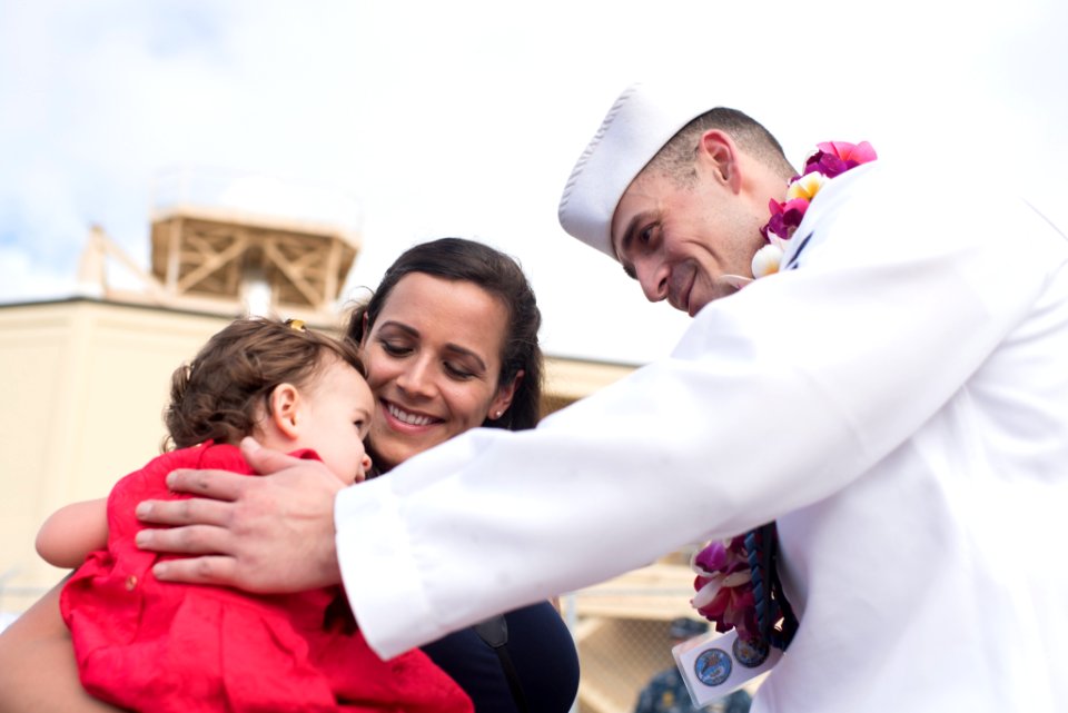 USS Buffalo Returns from deployment in time for Christmas 161223-N-KC128-0070