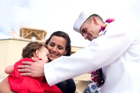 USS Buffalo Returns from deployment in time for Christmas 161223-N-KC128-0070