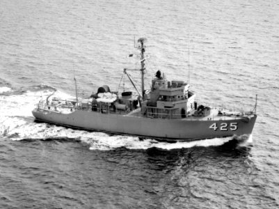 USS Bulwark (MSO-425) underway c1954 photo