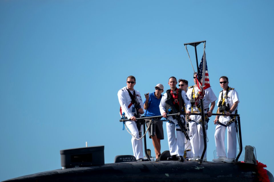 USS Buffalo Returns from deployment in time for Christmas 161223-N-KC128-0181