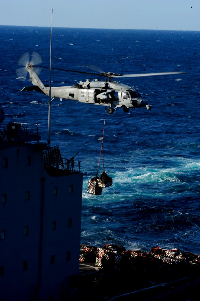 USS BOXER (LHD 4) 131224-N-SS492-034 (11642936114)