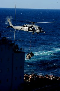 USS BOXER (LHD 4) 131224-N-SS492-034 (11642936114)