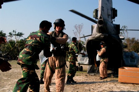 US Navy 071127-N-7955L-061 Marines with the 22nd Marine Expeditionary Unit (Special Operations Capable) and Bangladesh Army Soldiers offload bags of fresh water from a CH-46