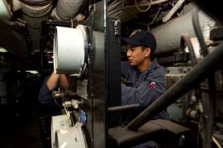 USS BOXER (LHD 4) 140226-N-VO234-043 (12832121505)