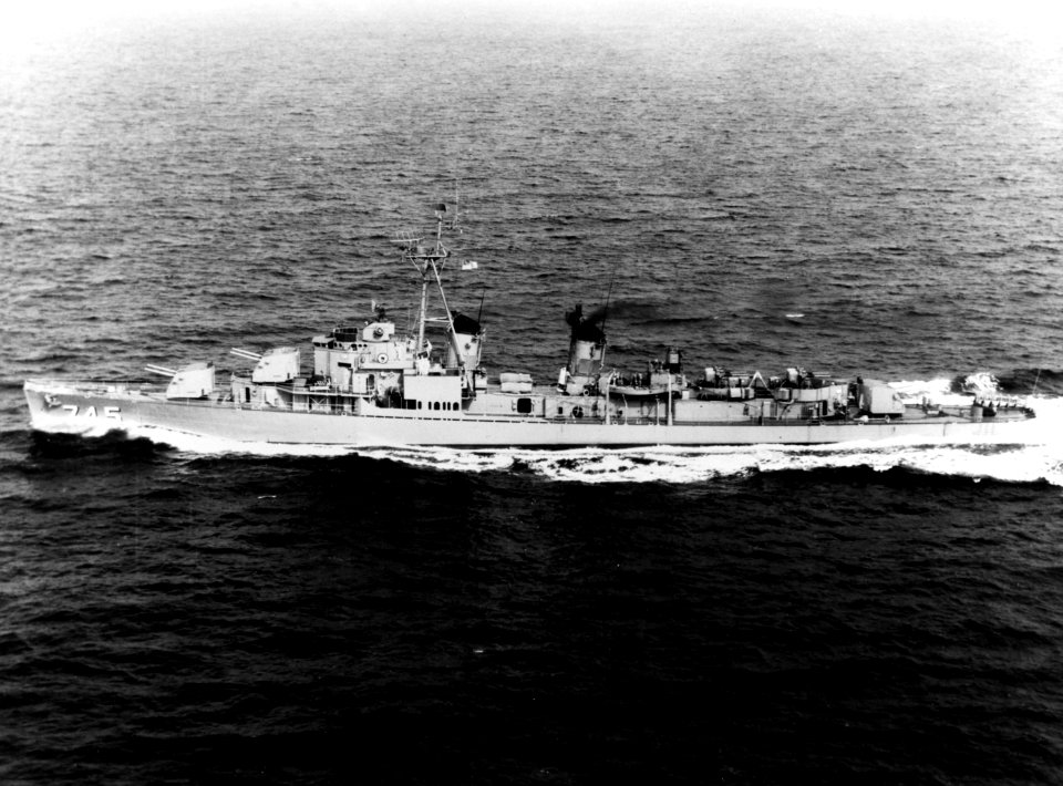 USS Brush (DD-745) underway at sea in the 1960s (NH 91905)