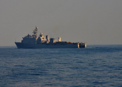 USS BOXER (LHD 4) 131203-N-PZ713-008 (11201796585)