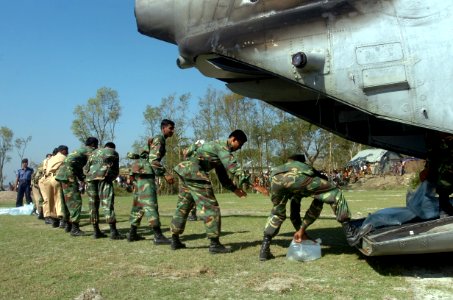 US Navy 071126-N-1831S-113 Members of the Bangladesh Army unload bags of purified water from a CH-46 Sea Knight helicopter assigned to the amphibious assault ship USS Kearsarge (LHD 3)