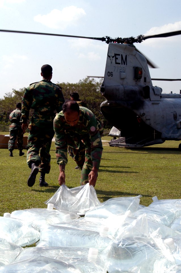 US Navy 071127-N-7955L-115 Bangladesh Army Soldiers offload bags of fresh water from a U.S. Marine Corps CH-46