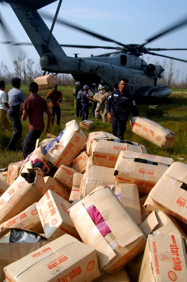 US Navy 071128-N-7955L-124 Members of the Bangladesh Military, the U.S. Military, and local residents help unload boxes of blankets from a U.S. Marine Corps CH-53E Sea Stallion