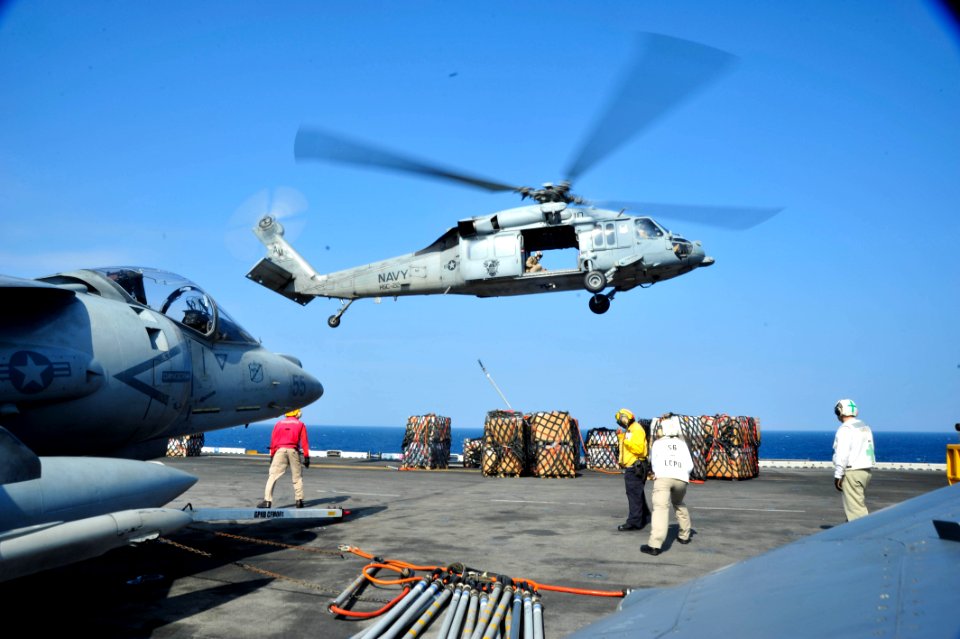 USS BOXER (LHD 4) 131123-N-SS492-057 (11043683343)