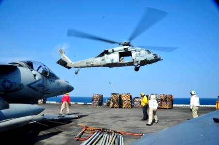 USS BOXER (LHD 4) 131123-N-SS492-057 (11043683343)